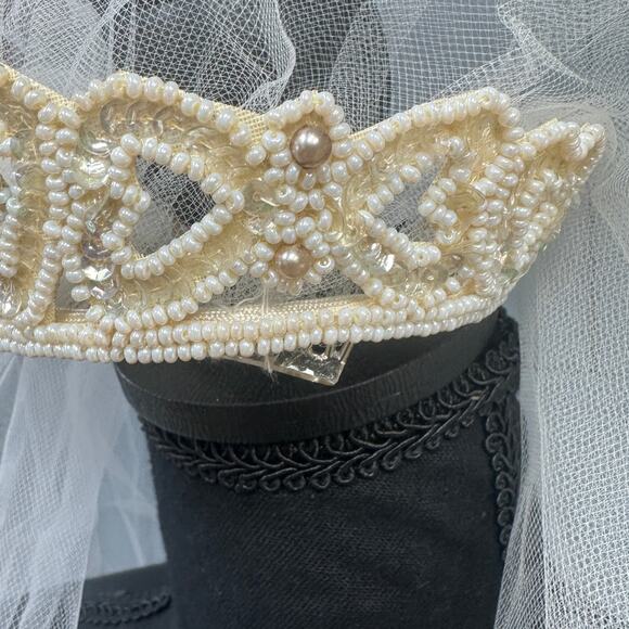 Vintage Pearl Beaded Crown Wedding Vail main image 8